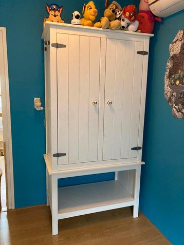 Leuk en praktische kinderkleding kast beschikbaar voor biedingen
