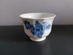 kop mok royal copenhagen blue flower danish, Antiek en Kunst, Antiek | Servies los, Ophalen of Verzenden