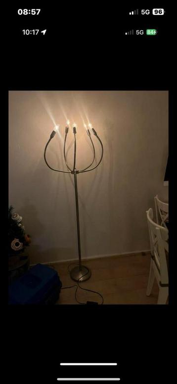 Gave dimbare staande lamp beschikbaar voor biedingen
