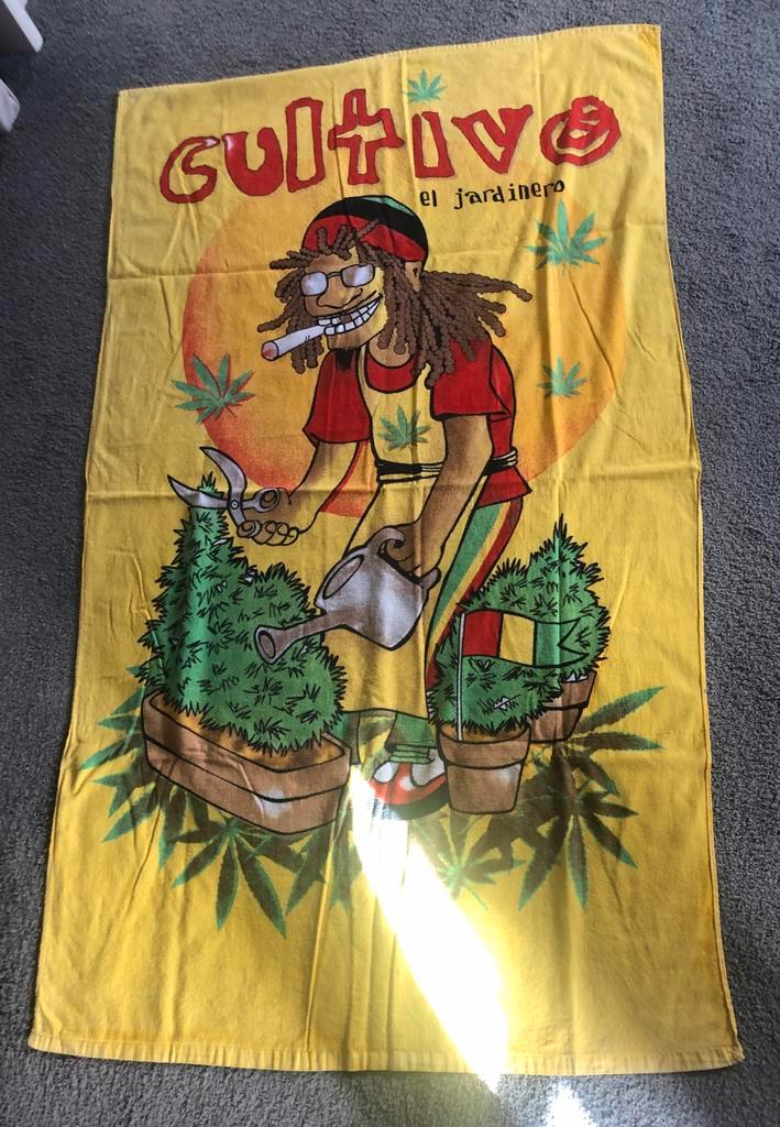 Groot Canabis Strandlaken - 102 x 175 cm, Huis en Inrichting, Badkamer | Badtextiel en Accessoires, Nieuw, Handdoek, Geel, Ophalen of Verzenden