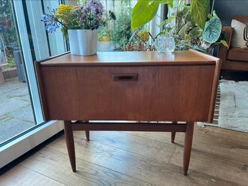 Vintage Deens Teakhout TV Kastje Klep Conische Pootjes 60’s beschikbaar voor biedingen
