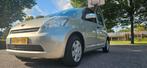 Daihatsu Sirion 1.3 2005 Beige een jaar APK, Auto's, Daihatsu, Voorwielaandrijving, Stof, Zwart, 4 cilinders