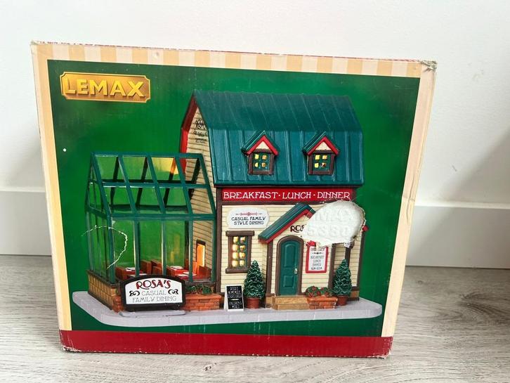 Lemax Rosa's Family Restaurant 25380 - Retired/Uit Collectie, Diversen, Kerst, Zo goed als nieuw, Ophalen of Verzenden