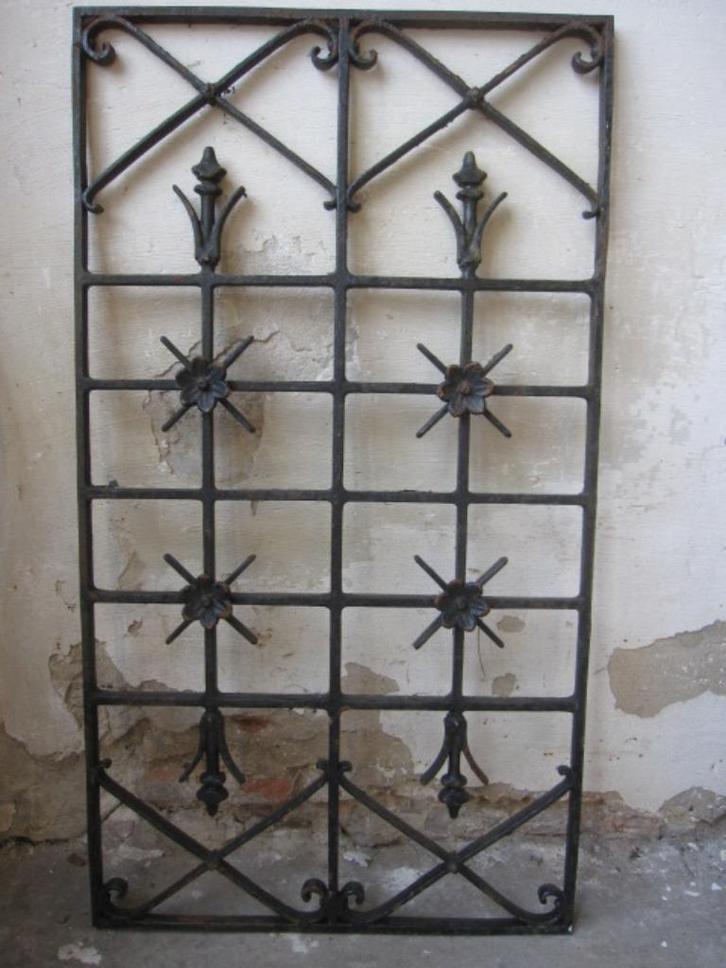 104 x 60,7 cm Stoer antiek ijzeren deurrooster, Antiek en Kunst, Curiosa en Brocante, Ophalen