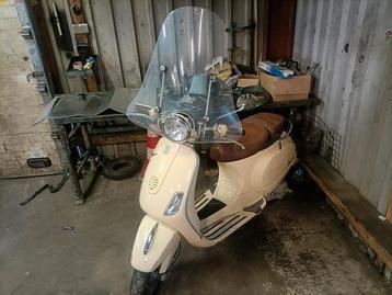 Vespa lxv 2t bij 2010 voor de liefhebber  beschikbaar voor biedingen