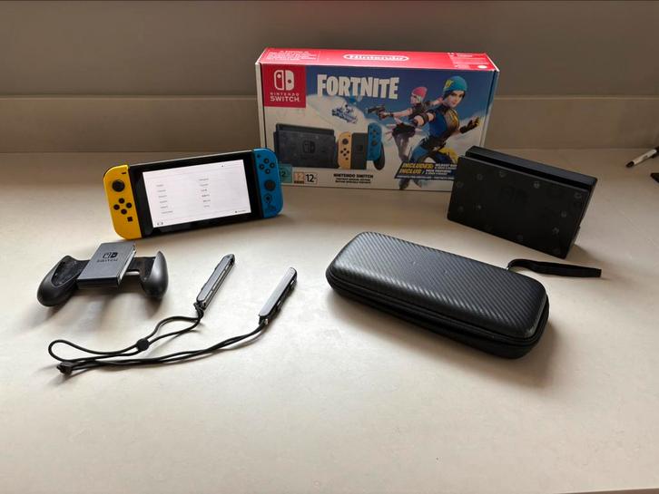 Nintendo switch fortnite editie, Spelcomputers en Games, Spelcomputers | Nintendo Switch, Zo goed als nieuw, Switch Original, Ophalen of Verzenden