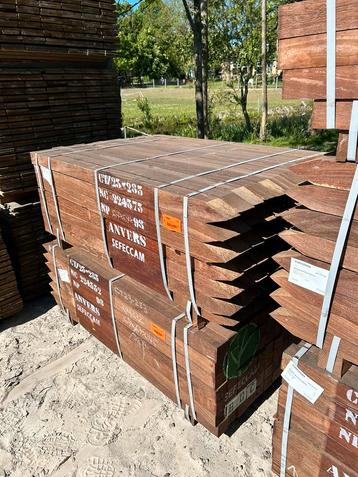 Geschaafd hardhout paal gepunt 70x70  beschikbaar voor biedingen