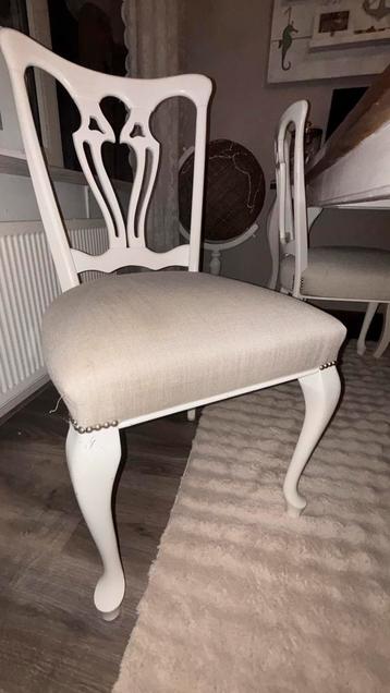 2 landelijke brocante stoelen met queen anne pootjes beschikbaar voor biedingen