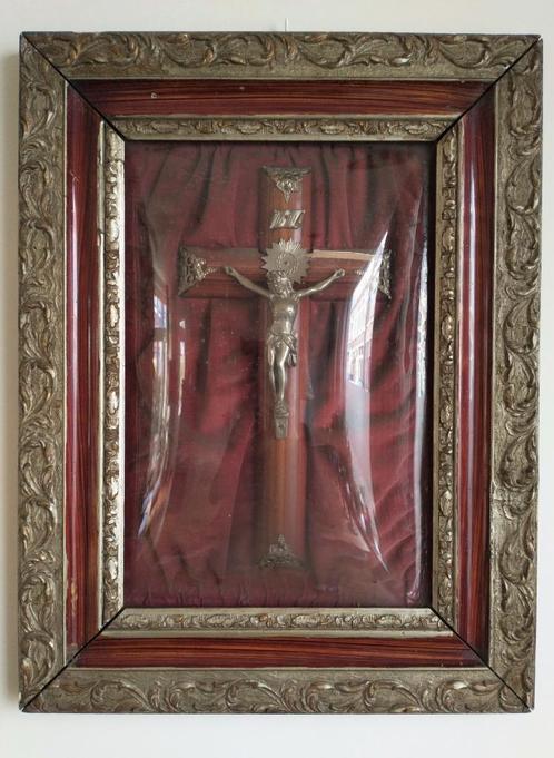 Kruisbeeld onder koepelglas, Antiek en Kunst, Curiosa en Brocante, Ophalen