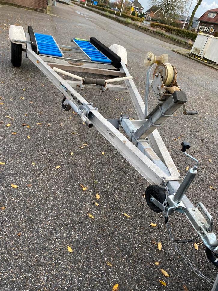 Te koop trailer lengte totaal  6 meter, Watersport en Boten, Vis- en Consoleboten, Gebruikt, Tot 10 pk, 3 tot 6 meter, Overige brandstoffen