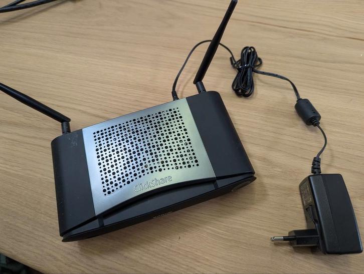 Barco Clickshare CSE-200 base station incl. Netadapter, Computers en Software, Presenters, Refurbished, Ophalen of Verzenden