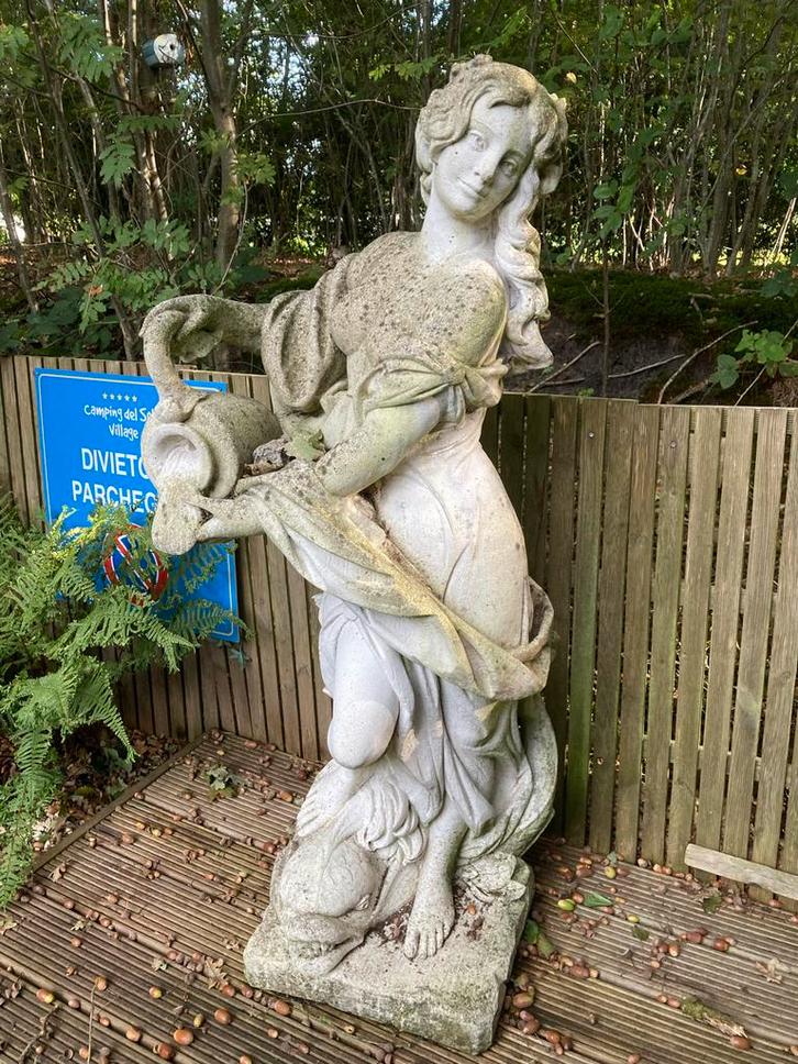 Tuinbeeld Vrouw met Kruik, Tuin en Terras, Tuinbeelden, Gebruikt, Mensenbeeld, Beton, Ophalen of Verzenden