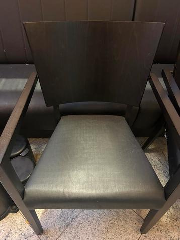 Stoelen beschikbaar voor biedingen
