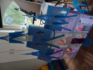 Groot disney frozen kasteel poppenhuis meubels, poppen etc beschikbaar voor biedingen