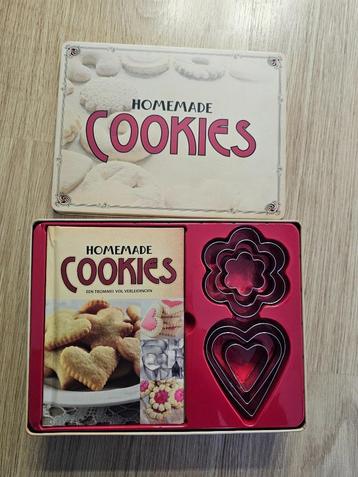 Kookboek: Homemade Cookies (inclusief blik en bakvormpjes) beschikbaar voor biedingen