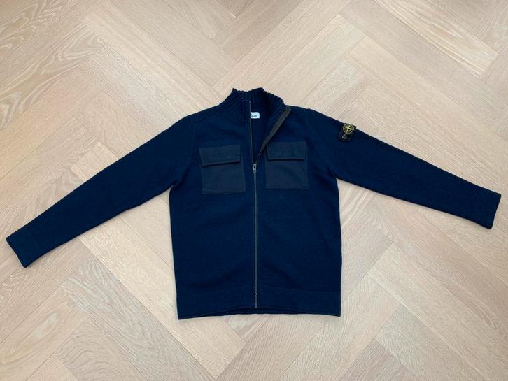 ZGAN: Blauwe wollen trui van Stone Island maat 164 / 14 jaar, Kinderen en Baby's, Kinderkleding | Maat 164, Zo goed als nieuw