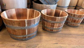 Houten bloembak beschikbaar voor biedingen