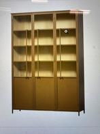 Exhibit XL 3 deurs vitrinekast Woood metaal honinggeel, Huis en Inrichting, Ophalen, Industrieweg 25, Rj, 50 tot 100 cm