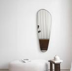 Organische spiegel met zwart stalen frame, Huis en Inrichting, Woonaccessoires | Spiegels, Ophalen, Minder dan 50 cm, 100 tot 150 cm