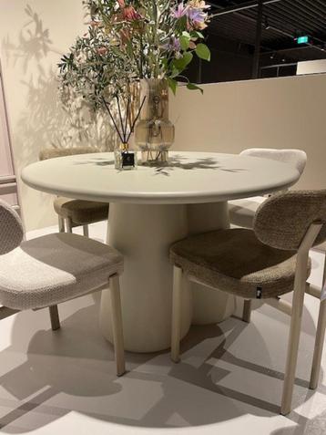 Eettafel en salontafel Ilze beschikbaar voor biedingen