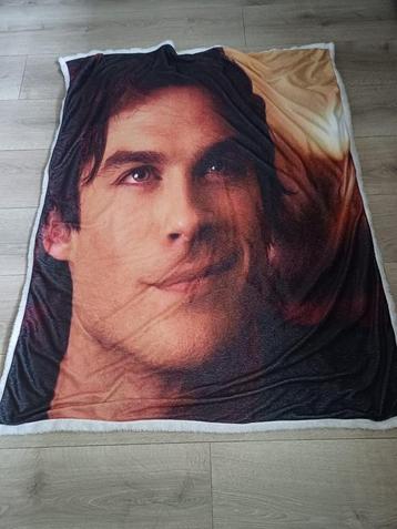 Damon Salvatore plaid beschikbaar voor biedingen