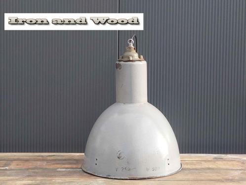 Vintage oude emaille grijze hanglamp afmeting D34 H44, Huis en Inrichting, Lampen | Plafondlampen, Gebruikt, Metaal, Ophalen of Verzenden