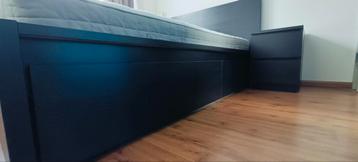 Compleet Ikea Malm bed 140x200 + nachtkastjes - afbeelding 4