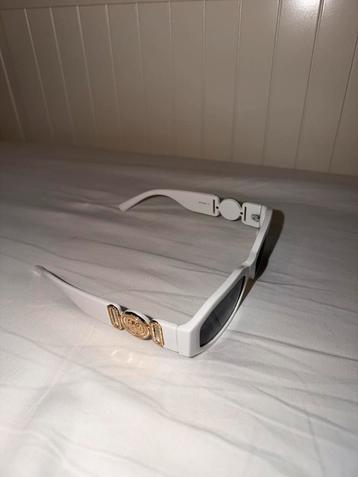 3 verschillende zonnenbrillen beschikbaar voor biedingen