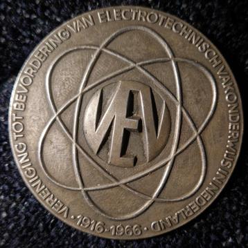 Zware plaquette VEV Vereniging bevordering Elektrotechn 1966 beschikbaar voor biedingen