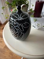 Zwarte vaas met deksel helemaal gaaf 26 cm hoog, Ophalen, Zwart, Aardewerk of Porselein, Zo goed als nieuw