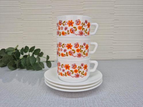 Kop en schotel van Arcopal, Scania. Vintage soepkom., Huis en Inrichting, Keuken | Servies, Ophalen of Verzenden