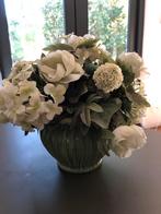 Zijden bloemen in groene vaas, Ophalen of Verzenden, Gebruikt, Binnen