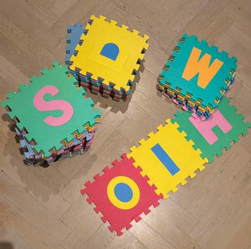 Foam alfabet speeltegels 52-delig *NIEUWSTAAT* beschikbaar voor biedingen