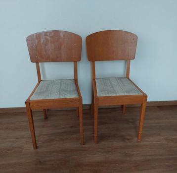 2 vintage stoelen beschikbaar voor biedingen