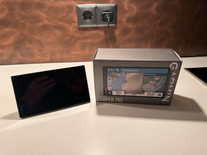 Garmin Camper 795 navigatie - Compleet met aankoopbon, Auto diversen, Autonavigatie, Zo goed als nieuw, Ophalen of Verzenden