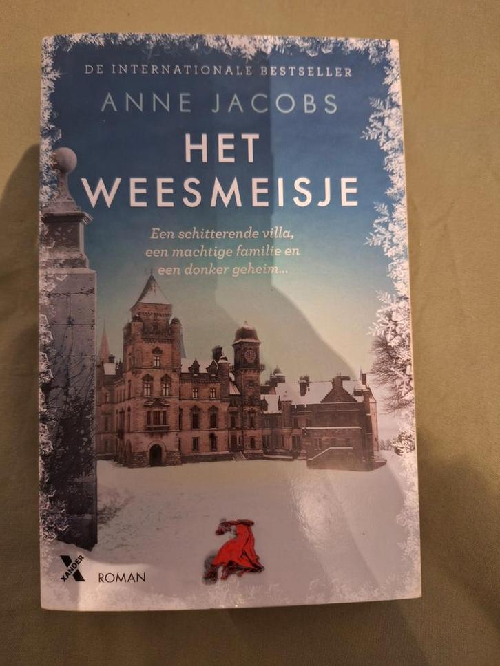 Het Weesmeisje - Anne Jacobs, Boeken, Romans, Zo goed als nieuw, Nederland, Ophalen of Verzenden