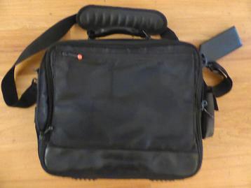 Stevige laptoptas voor twee laptops - in uitstekende staat beschikbaar voor biedingen