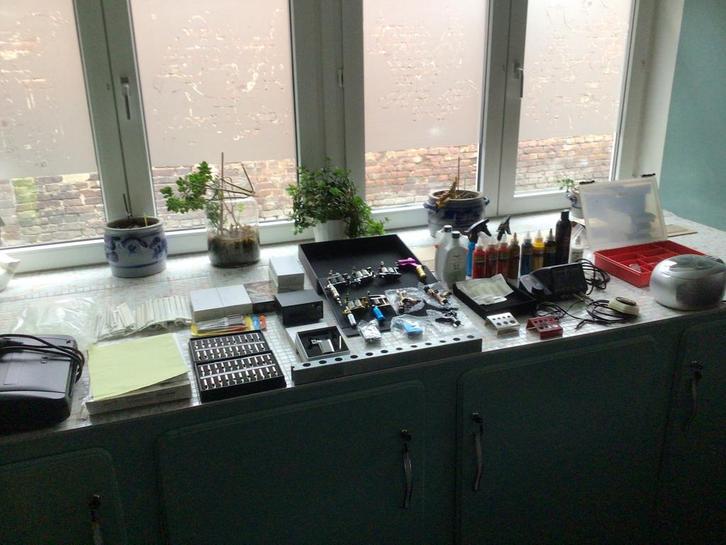 Heel veel tattoo materiaal zowel stencilaparaat, autoclaaf, Hobby en Vrije tijd, Knutselen, Zo goed als nieuw, Ophalen