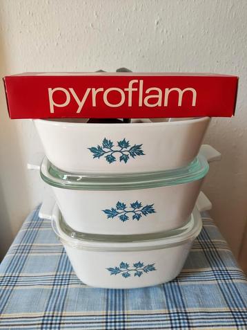 Drie mooie vintage schalen van Pyroflam, incl. handgrepen  beschikbaar voor biedingen