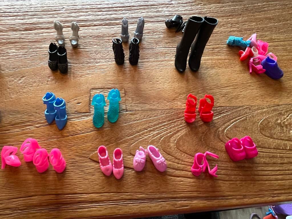 Diverse Barbie kleding en Schoenen, Kinderen en Baby's, Speelgoed | Poppen, Ophalen of Verzenden, Gebruikt, Overige typen