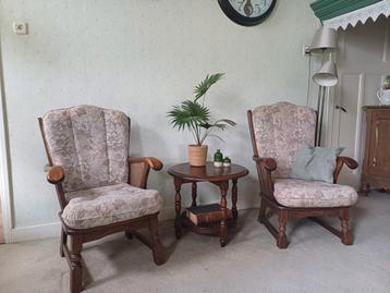 Vintage fauteuils met bloemmotief beschikbaar voor biedingen