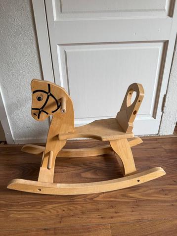 Hobbelpaardje beschikbaar voor biedingen