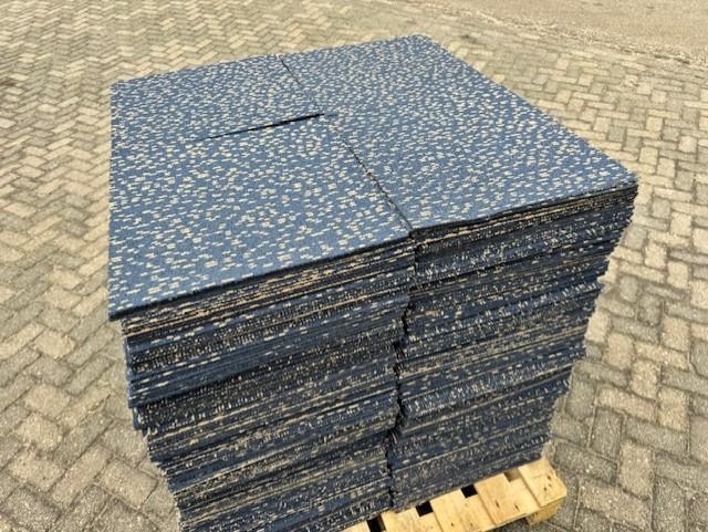 Interface tapijttegels 50x50cm blauw #401, Huis en Inrichting, Stoffering | Vloerbedekking, Gebruikt, Tapijttegels, Wit, Crème