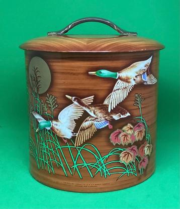 Blik houtnerf motief beschikbaar voor biedingen