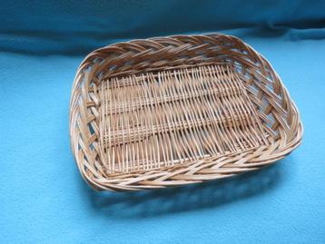 1 EURO OF GRATIS Rieten mandje 24 x 30 cm ZGAN beschikbaar voor biedingen