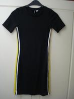 H&M maat 38 zwart ribjurkje met wit/gele bies, stretchstof, Maat 38/40 (M), H&M, Zwart, Ophalen of Verzenden