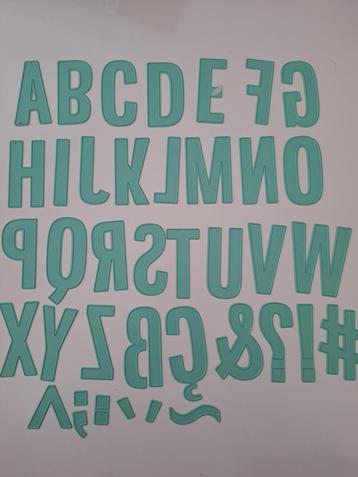 Nieuwe set snijmallen calligraphy van Craftelier  beschikbaar voor biedingen