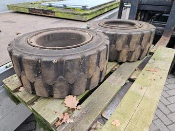 2 vol rubberen heftruck banden, Maat 23 x 10 -12 beschikbaar voor biedingen
