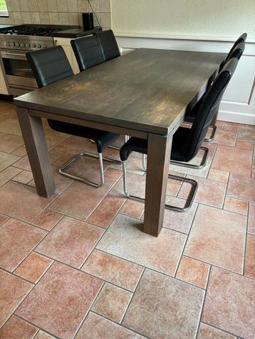 Massief eiken eettafel met stoelen  beschikbaar voor biedingen