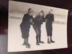 Prinses Juliana aan het schaatsen in De  Haag, Ophalen of Verzenden, Zo goed als nieuw, Nederland, Kaart, Foto of Prent